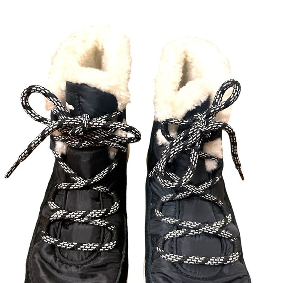 Sorel Women's Whitney II Short Waterproof Insulated Lace-Up Winter Boots- Size 6 - Picture 6 of 8
